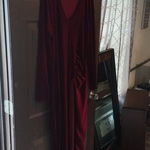 3x burgundy velvet dress with a split